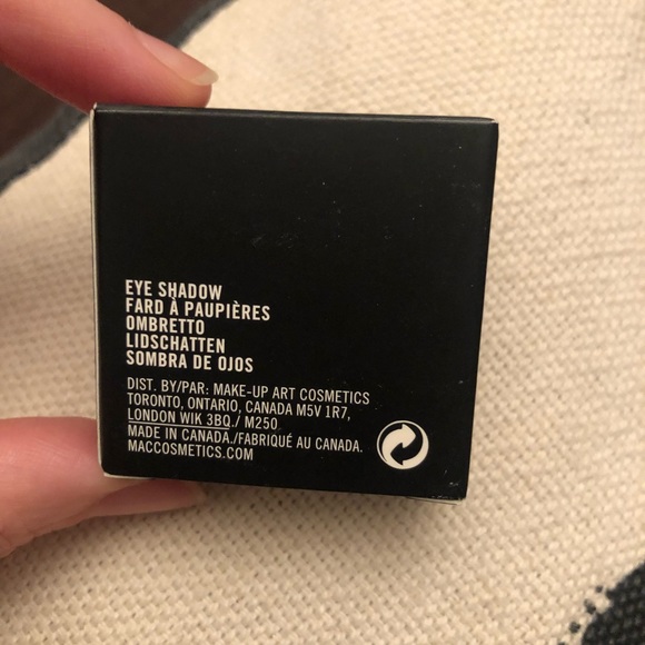 MAC eyeshadow (color: Rummy) - Picture 3 of 3